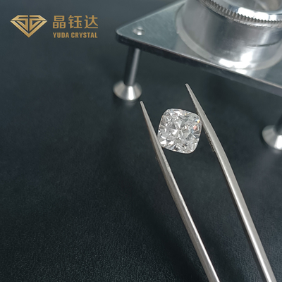 Kim cương được cắt tốt trong phòng thí nghiệm để làm đồ trang sức ngọc lục bảo