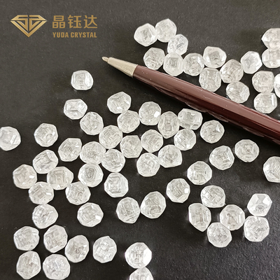 Phòng thí nghiệm HPHT đã tạo ra những viên kim cương trắng 0,5ct. Phòng thí nghiệm nhỏ làm bằng kim cương cho vòng cổ